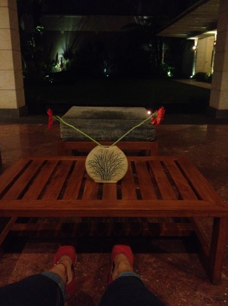 Kalo malem, suasananya syahdu gitu :)