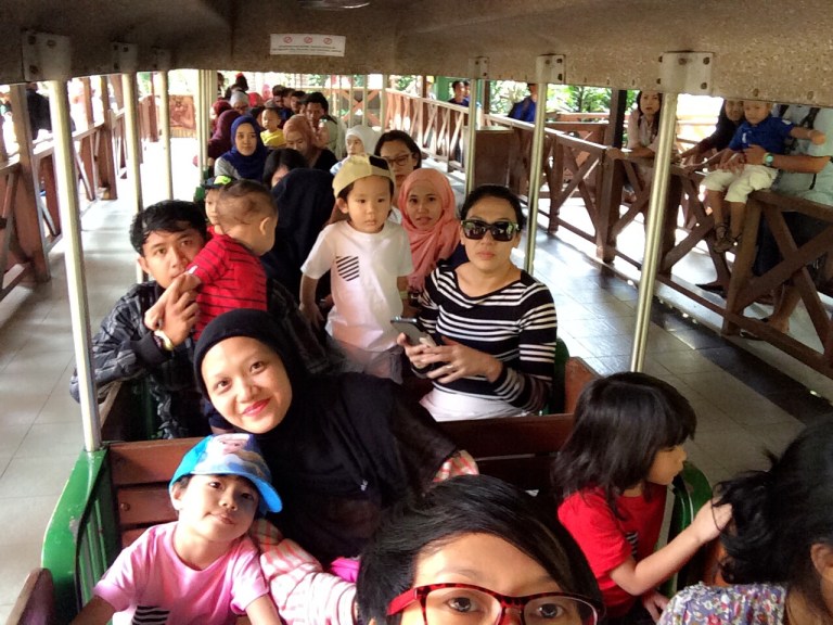 Naik keretaaa 