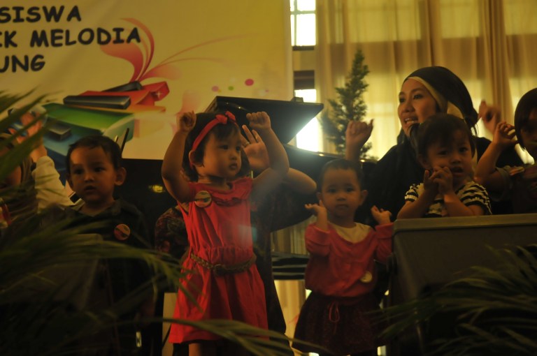 Konser pertama 19 Februari 2012