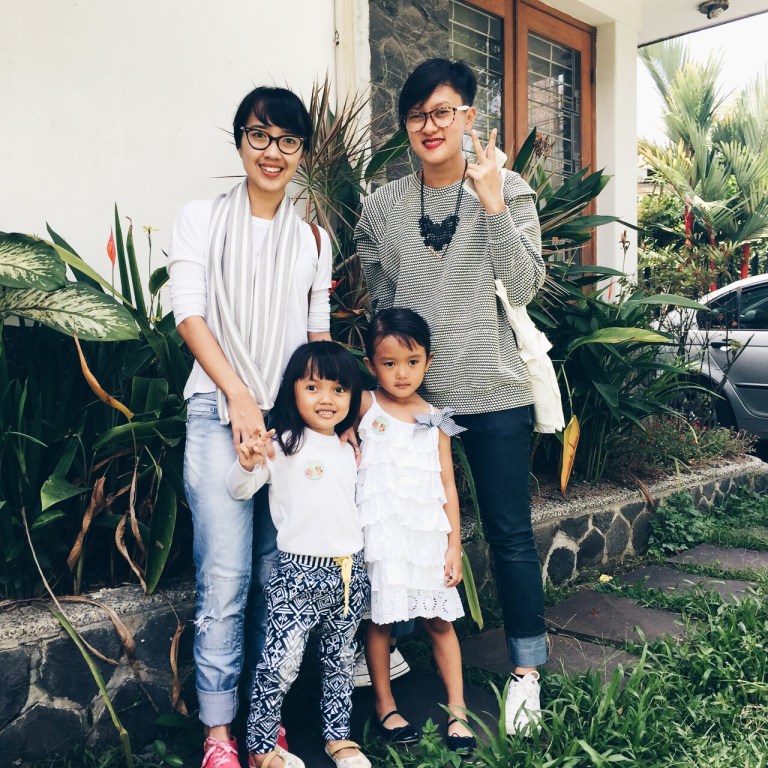 Kilau dan Melon yg sibuk kangen-kangenan di konser kmrn :*