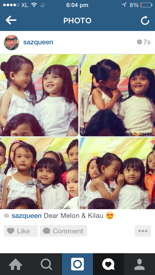 Yang lain serius nyanyi, ini anak dua sibuk sendiri :D Makasih banyak fotonya, dear Sazki! :)