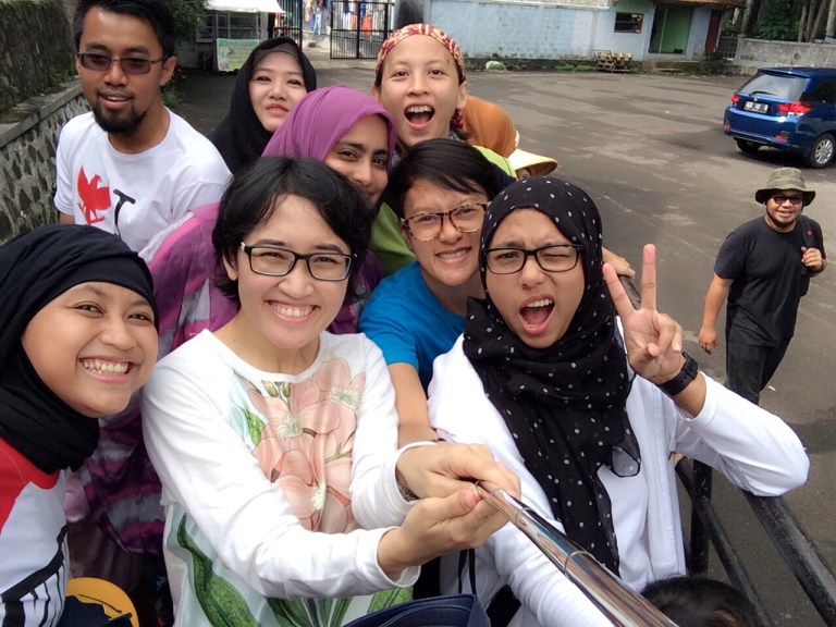 Maaf ya anak-anak, kalian ga ikut kefoto :p